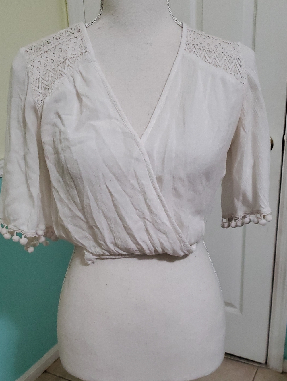 Band Of Gypsies Off-White Lace Surplice Flare Sleeves Pom Pom Trim Crop Top XS